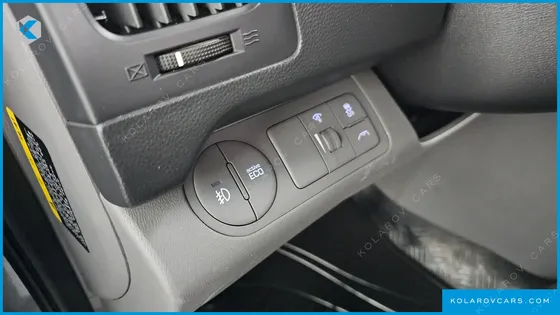 HYUNDAI STAREX 5-SEATER VAN