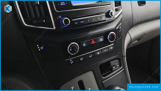 HYUNDAI STAREX 5-SEATER VAN