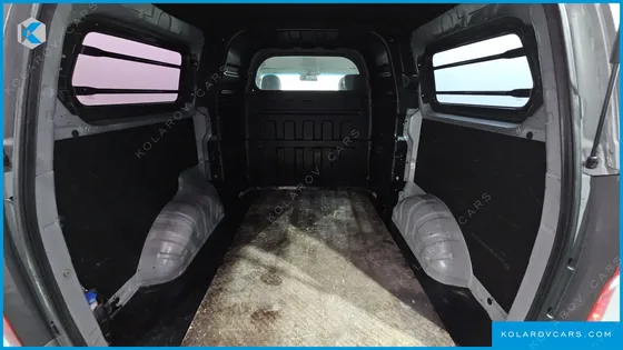 HYUNDAI STAREX 5-SEATER VAN