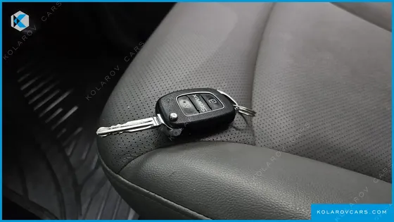 HYUNDAI STAREX 5-SEATER VAN