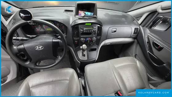 HYUNDAI STAREX 3-SEATER VAN