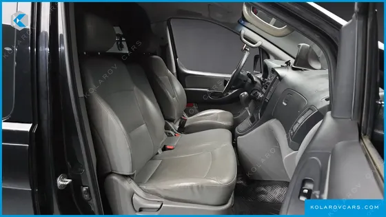HYUNDAI STAREX 3-SEATER VAN