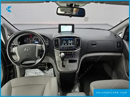 HYUNDAI STAREX VAN 5-SEATER