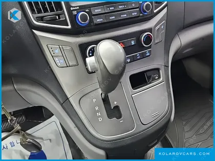 HYUNDAI STAREX VAN 5-SEATER