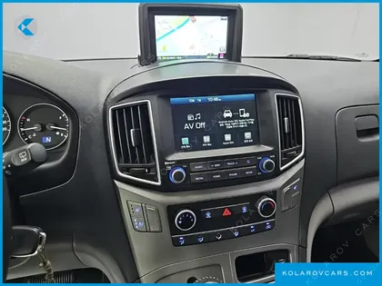 HYUNDAI STAREX VAN 5-SEATER