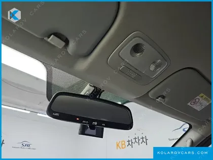 HYUNDAI STAREX VAN 5-SEATER