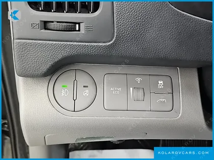 HYUNDAI STAREX VAN 5-SEATER