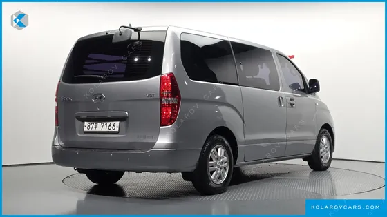 HYUNDAI STAREX 5-SEATER VAN