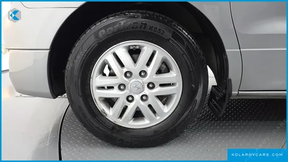 HYUNDAI STAREX 5-SEATER VAN