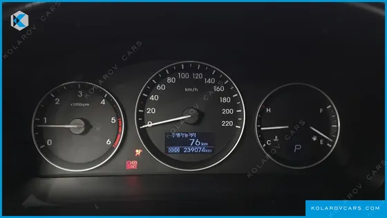 HYUNDAI STAREX 5-SEATER VAN