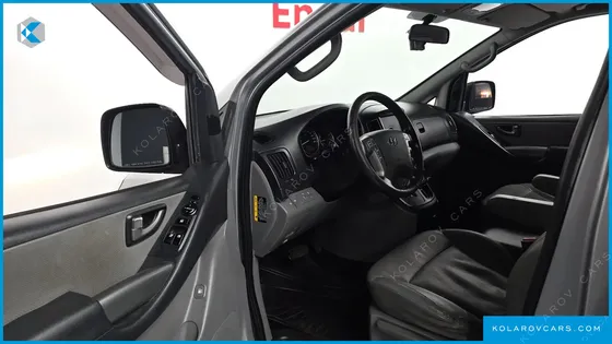 HYUNDAI STAREX 5-SEATER VAN