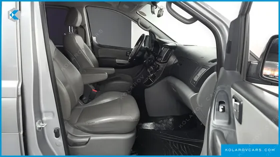 HYUNDAI STAREX 5-SEATER VAN