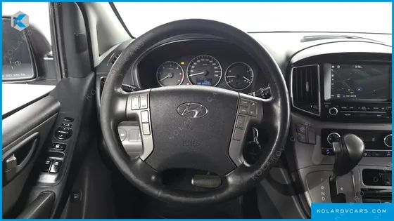 HYUNDAI STAREX 5-SEATER VAN
