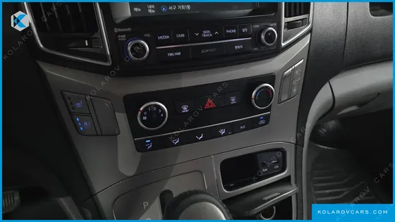 HYUNDAI STAREX 5-SEATER VAN