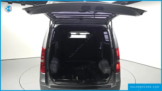 HYUNDAI STAREX 5-SEATER VAN