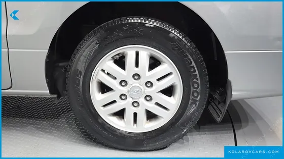 HYUNDAI STAREX 5-SEATER VAN
