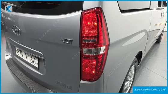 HYUNDAI STAREX 5-SEATER VAN