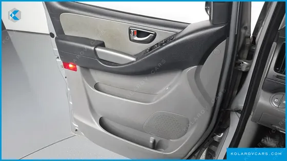 HYUNDAI STAREX 5-SEATER VAN