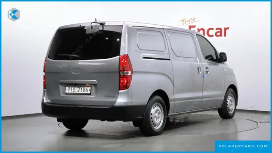 HYUNDAI STAREX VAN 3-SEATER
