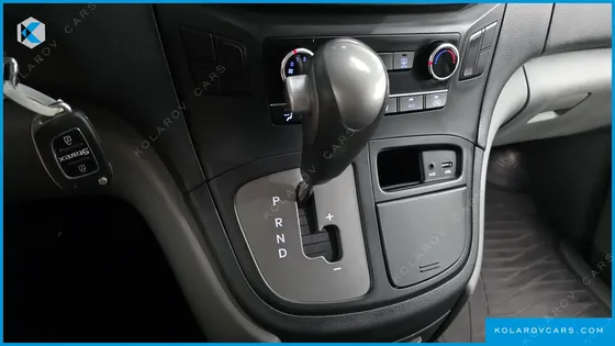 HYUNDAI STAREX VAN 3-SEATER