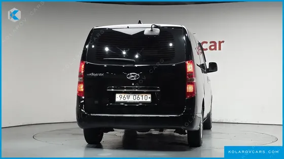 HYUNDAI STAREX VAN 5-SEATER
