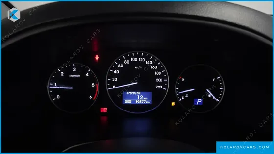 HYUNDAI STAREX VAN 5-SEATER