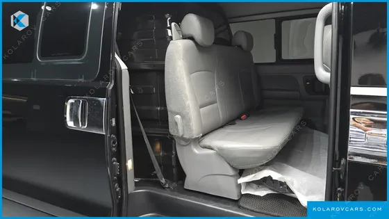 HYUNDAI STAREX VAN 5-SEATER