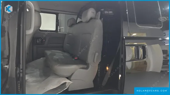 HYUNDAI STAREX VAN 5-SEATER