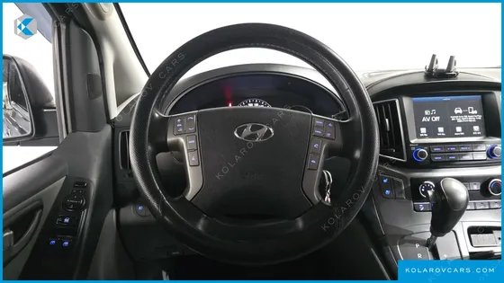 HYUNDAI STAREX VAN 5-SEATER