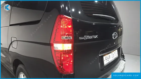 HYUNDAI STAREX VAN 5-SEATER