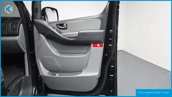 HYUNDAI STAREX VAN 5-SEATER