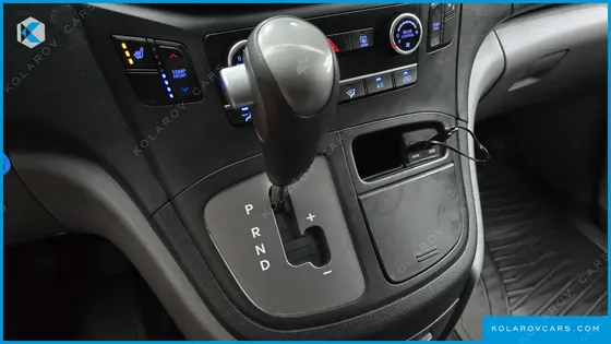 HYUNDAI STAREX WAGON 11-SEATER