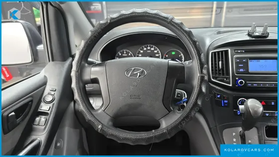 HYUNDAI STAREX WAGON 11-SEATER