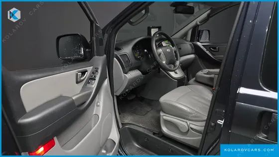 HYUNDAI STAREX 12-SEATER WAGON