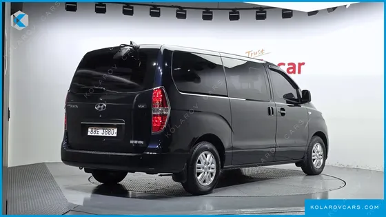 HYUNDAI STAREX VAN 5-SEATER