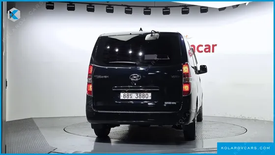 HYUNDAI STAREX VAN 5-SEATER