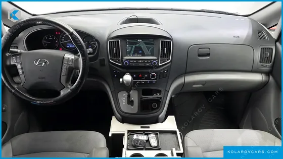 HYUNDAI STAREX VAN 5-SEATER