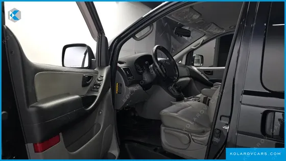 HYUNDAI STAREX VAN 5-SEATER