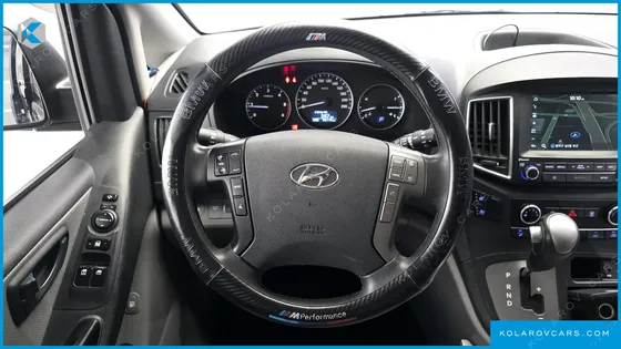 HYUNDAI STAREX VAN 5-SEATER