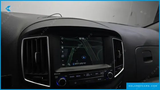 HYUNDAI STAREX VAN 5-SEATER