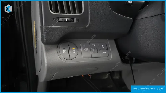 HYUNDAI STAREX VAN 5-SEATER