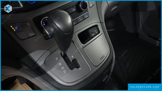 HYUNDAI STAREX 3-SEATER VAN