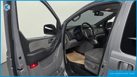 HYUNDAI STAREX 3-SEATER VAN