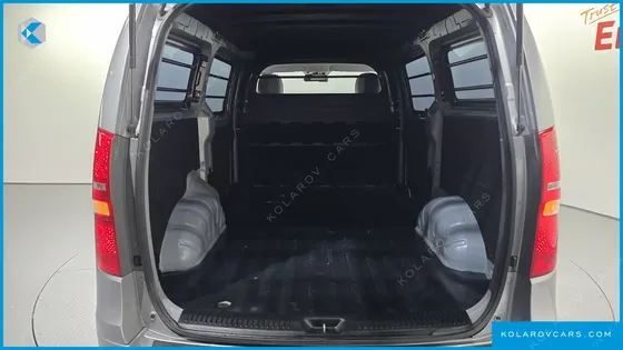HYUNDAI STAREX 3-SEATER VAN