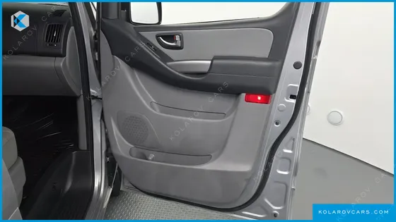 HYUNDAI STAREX 3-SEATER VAN