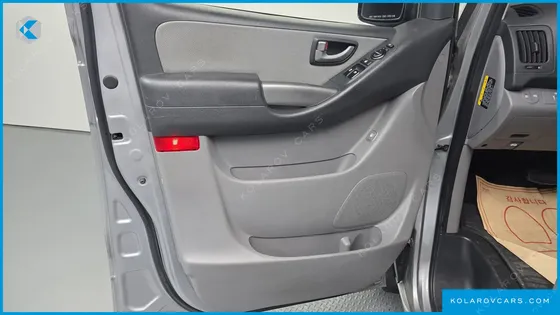 HYUNDAI STAREX 3-SEATER VAN