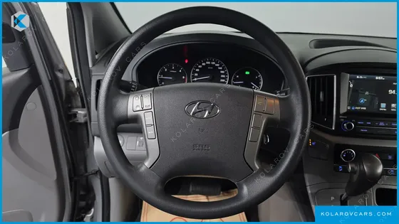 HYUNDAI STAREX 3-SEATER VAN