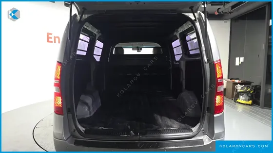 HYUNDAI STAREX 3-SEATER VAN