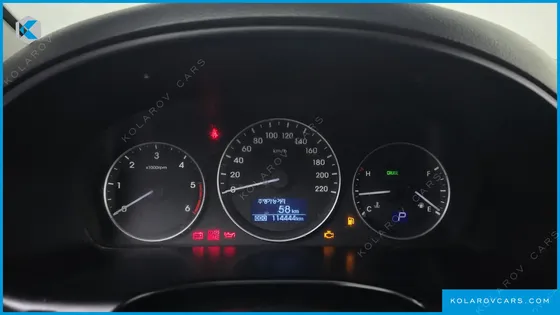 HYUNDAI STAREX VAN 5-SEATER