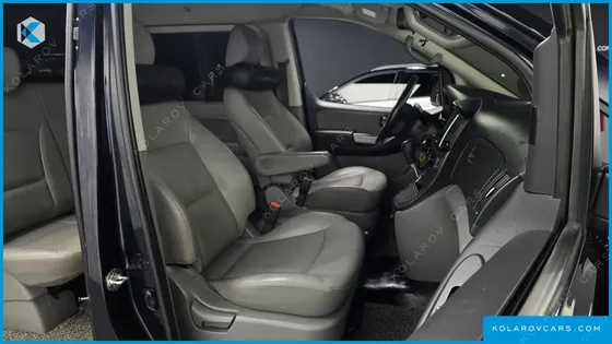 HYUNDAI STAREX VAN 5-SEATER